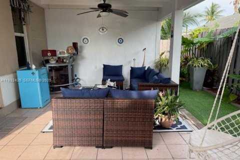 House in Cutler Bay, Florida 4 bedrooms, 131.27 sq.m. № 1990709 - photo 25