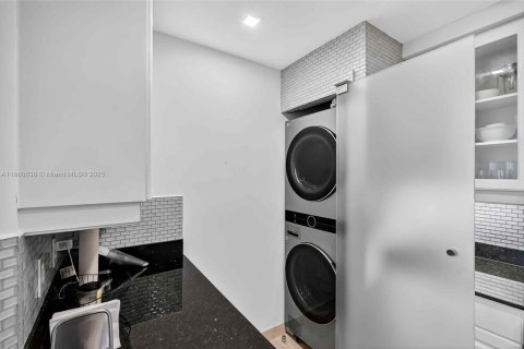 Купить кондоминиум в Ки-Бискейн, Флорида 2 спальни, 121.7м2, № 2014343 - фото 11