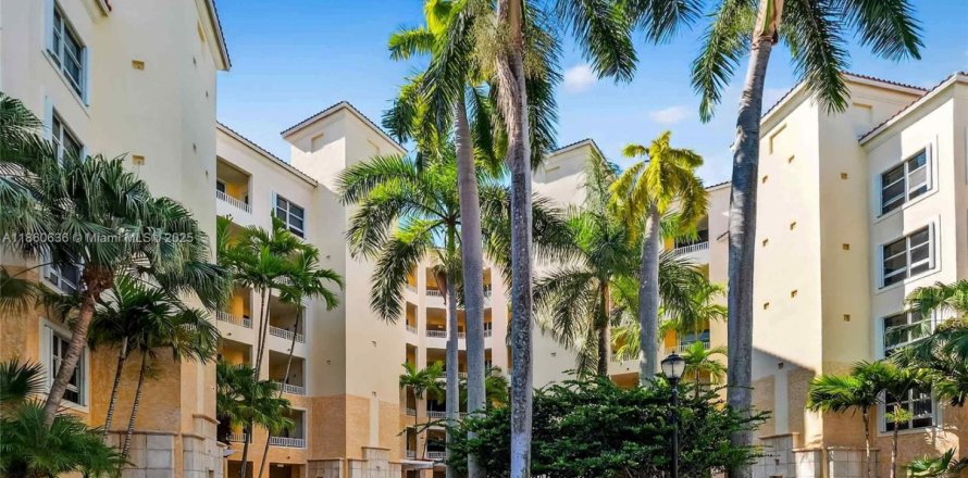 Кондоминиум с 2 спальнями в Ки-Бискейн, Флорида № 2014343