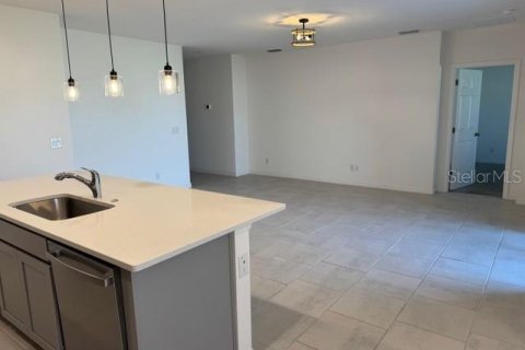 House in Haines City, Florida 3 bedrooms, 150.87 sq.m. № 2211288 - photo 8