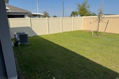 House in Haines City, Florida 3 bedrooms, 150.87 sq.m. № 2211288 - photo 4