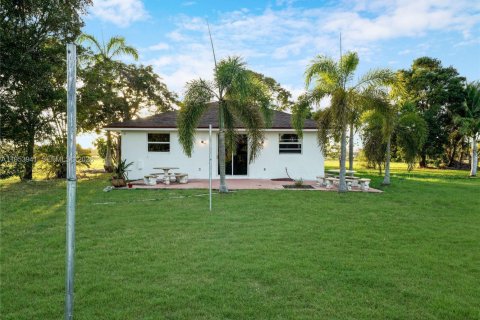 House in Miami, Florida 4 bedrooms, 204.2 sq.m. № 2153296 - photo 13