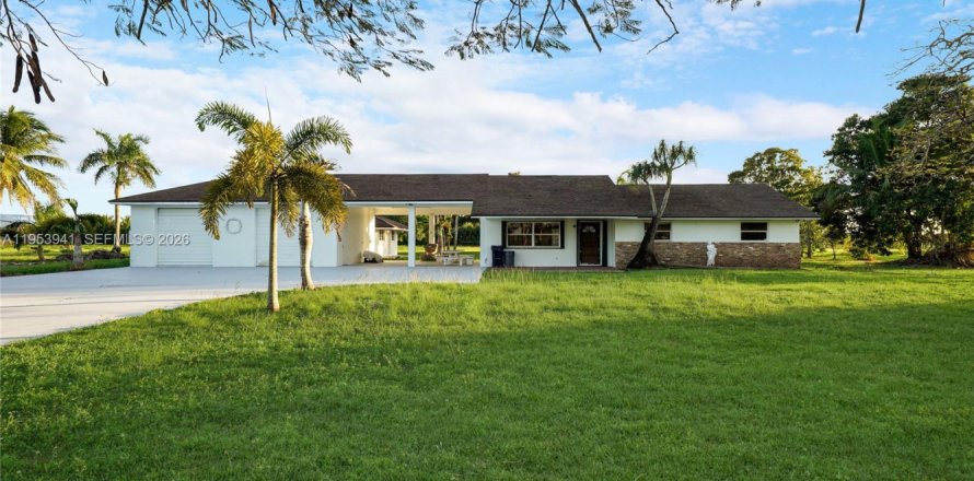 House in Miami, Florida 4 bedrooms, 204.2 sq.m. № 2153296