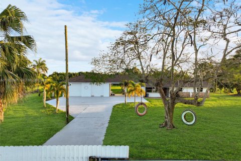 House in Miami, Florida 4 bedrooms, 204.2 sq.m. № 2153296 - photo 18