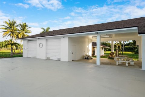 House in Miami, Florida 4 bedrooms, 204.2 sq.m. № 2153296 - photo 4
