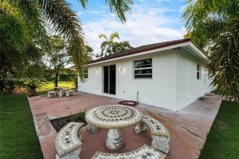 House in Miami, Florida 4 bedrooms, 204.2 sq.m. № 2153296 - photo 14