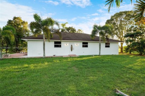 House in Miami, Florida 4 bedrooms, 204.2 sq.m. № 2153296 - photo 15