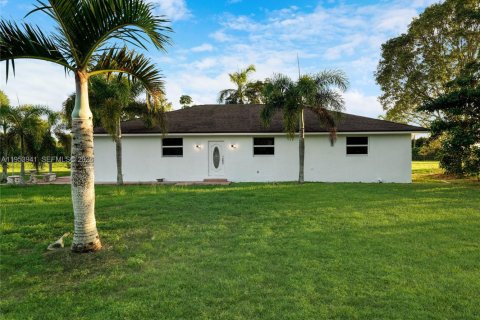 House in Miami, Florida 4 bedrooms, 204.2 sq.m. № 2153296 - photo 16