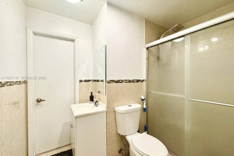 Casa en venta en Miami, Florida, 4 dormitorios, 167.13 m2 № 1986828 - foto 10