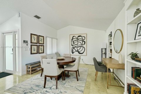 Casa en venta en Miami, Florida, 4 dormitorios, 167.13 m2 № 1986828 - foto 4