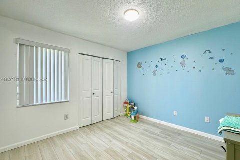 Casa en venta en Miami, Florida, 4 dormitorios, 167.13 m2 № 1986828 - foto 8