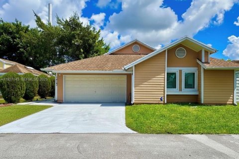 Casa en venta en Miami, Florida, 4 dormitorios, 167.13 m2 № 1986828 - foto 1