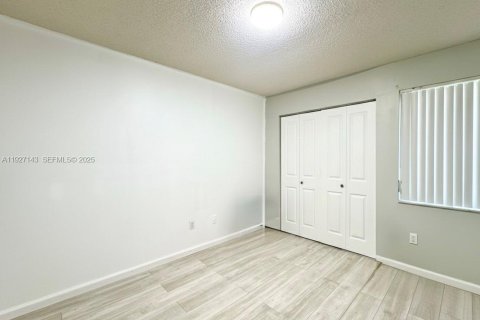 Casa en venta en Miami, Florida, 4 dormitorios, 167.13 m2 № 1986828 - foto 12