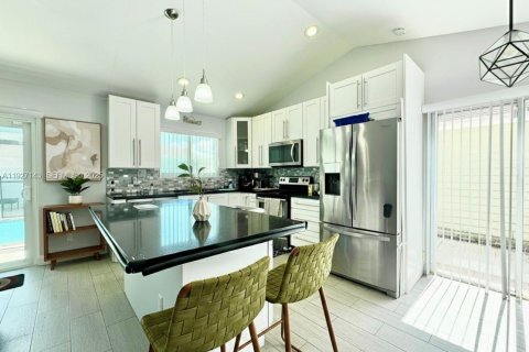 Casa en venta en Miami, Florida, 4 dormitorios, 167.13 m2 № 1986828 - foto 6