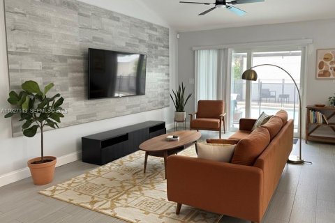 Casa en venta en Miami, Florida, 4 dormitorios, 167.13 m2 № 1986828 - foto 2