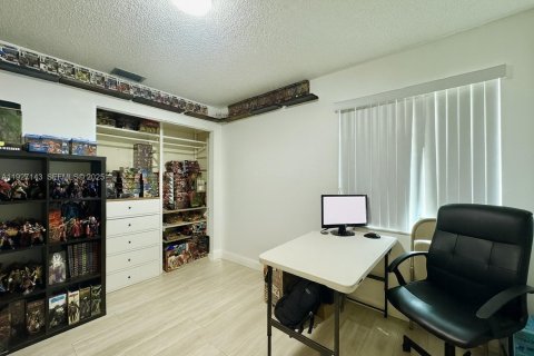 Casa en venta en Miami, Florida, 4 dormitorios, 167.13 m2 № 1986828 - foto 7