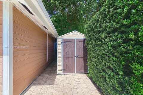 Casa en venta en Miami, Florida, 4 dormitorios, 167.13 m2 № 1986828 - foto 14