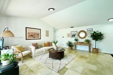 Casa en venta en Miami, Florida, 4 dormitorios, 167.13 m2 № 1986828 - foto 3