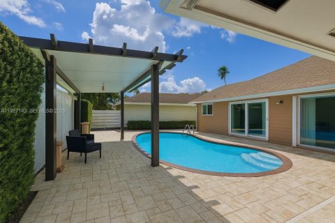 Casa en venta en Miami, Florida, 4 dormitorios, 167.13 m2 № 1986828 - foto 15