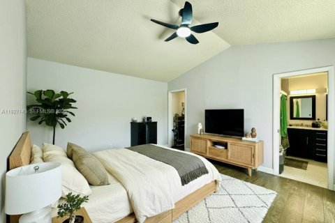 Casa en venta en Miami, Florida, 4 dormitorios, 167.13 m2 № 1986828 - foto 11