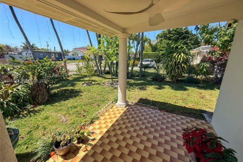 Купить виллу или дом в Майами, Флорида 3 спальни, 131.74м2, № 2051665 - фото 3