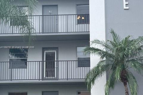 Copropriété à louer à Pembroke Pines, Floride: 2 chambres, 96.99 m2 № 1945042 - photo 28