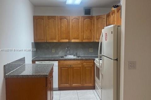 Copropriété à louer à Pembroke Pines, Floride: 2 chambres, 96.99 m2 № 1945042 - photo 7