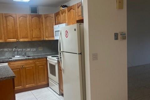 Copropriété à louer à Pembroke Pines, Floride: 2 chambres, 96.99 m2 № 1945042 - photo 9