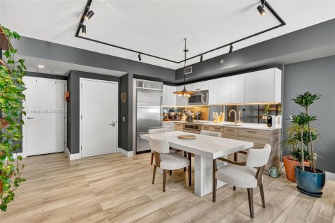 Condo in Miami, Florida, 2 bedrooms  № 1955148 - photo 6