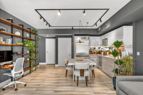 Condo in Miami, Florida, 2 bedrooms  № 1955148 - photo 7