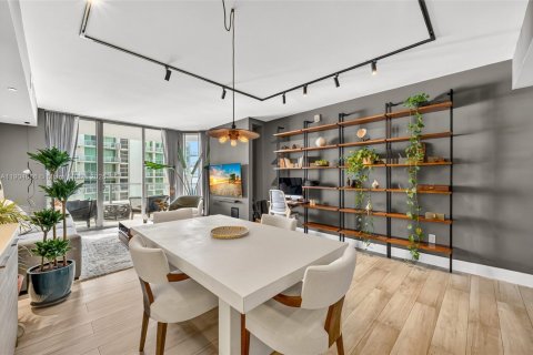 Condo in Miami, Florida, 2 bedrooms  № 1955148 - photo 5