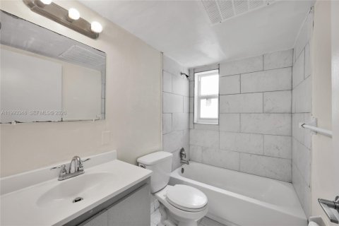 Casa en alquiler en Lauderhill, Florida, 2 dormitorios, 458.57 m2 № 2055613 - foto 8