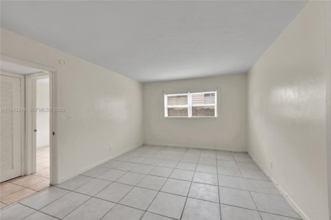 Casa en alquiler en Lauderhill, Florida, 2 dormitorios, 458.57 m2 № 2055613 - foto 11