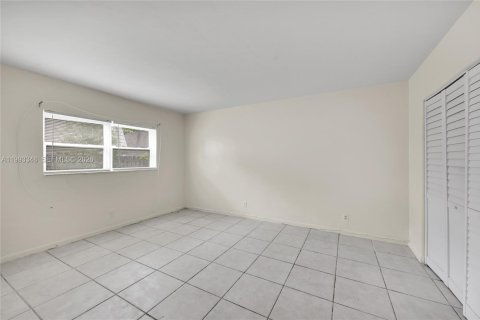 Casa en alquiler en Lauderhill, Florida, 2 dormitorios, 458.57 m2 № 2055613 - foto 12