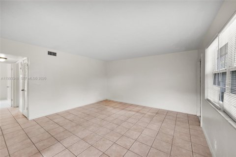 Casa en alquiler en Lauderhill, Florida, 2 dormitorios, 458.57 m2 № 2055613 - foto 10