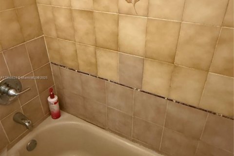 Купить виллу или дом в Майами, Флорида 4 спальни, 146.79м2, № 1978139 - фото 18