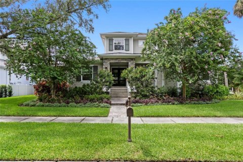 House in Tampa, Florida 5 bedrooms, 481.7 sq.m. № 2223433 - photo 2