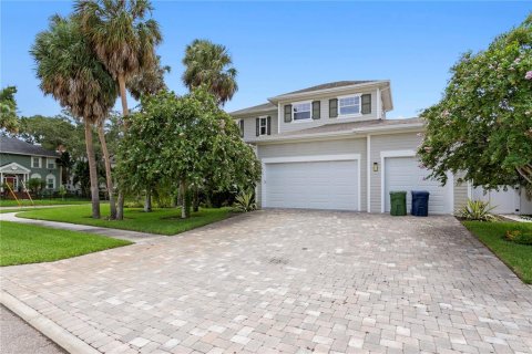 House in Tampa, Florida 5 bedrooms, 481.7 sq.m. № 2223433 - photo 3