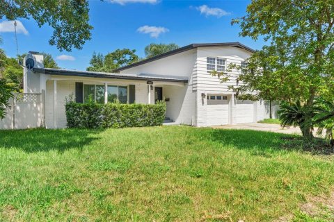 House in Maitland, Florida 4 bedrooms, 171.4 sq.m. № 1851389 - photo 12