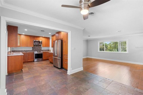 House in Maitland, Florida 4 bedrooms, 171.4 sq.m. № 1851389 - photo 14