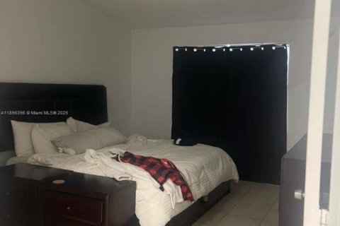 Снять в аренду кондоминиум в Пемброк-Пайнс, Флорида 2 спальни, 92.9м2, № 1952344 - фото 18