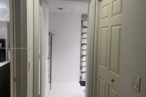 Снять в аренду кондоминиум в Пемброк-Пайнс, Флорида 2 спальни, 92.9м2, № 1952344 - фото 13