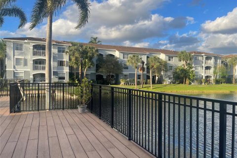 Снять в аренду кондоминиум в Пемброк-Пайнс, Флорида 2 спальни, 92.9м2, № 1952344 - фото 30