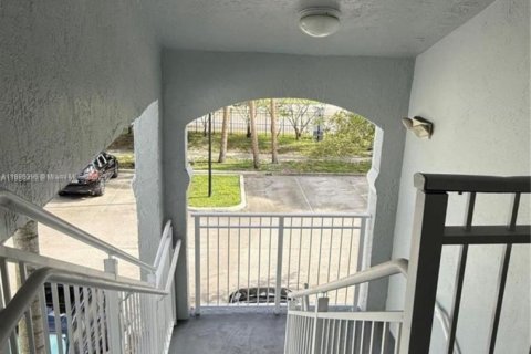 Снять в аренду кондоминиум в Пемброк-Пайнс, Флорида 2 спальни, 92.9м2, № 1952344 - фото 5