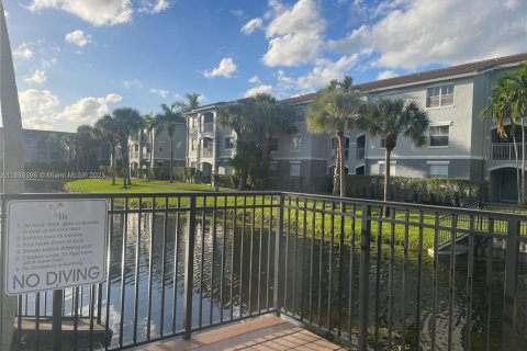 Снять в аренду кондоминиум в Пемброк-Пайнс, Флорида 2 спальни, 92.9м2, № 1952344 - фото 28