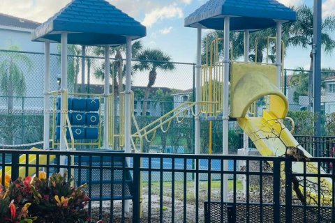 Снять в аренду кондоминиум в Пемброк-Пайнс, Флорида 2 спальни, 92.9м2, № 1952344 - фото 27