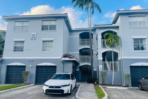 Снять в аренду кондоминиум в Пемброк-Пайнс, Флорида 2 спальни, 92.9м2, № 1952344 - фото 4