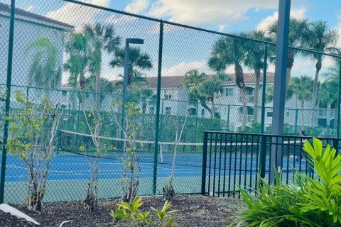 Снять в аренду кондоминиум в Пемброк-Пайнс, Флорида 2 спальни, 92.9м2, № 1952344 - фото 26