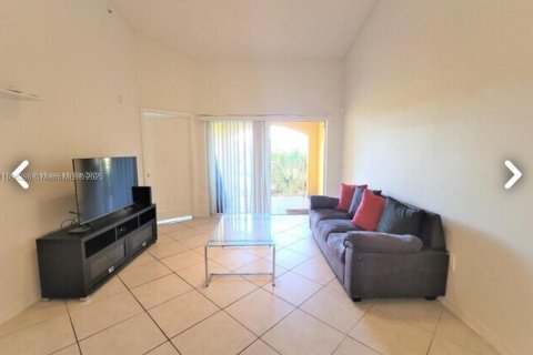 Снять в аренду кондоминиум в Пемброк-Пайнс, Флорида 2 спальни, 92.9м2, № 1952344 - фото 12