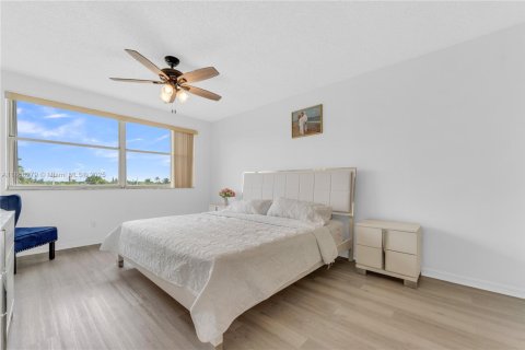 Condo in Sunrise, Florida, 2 bedrooms  № 1923201 - photo 24